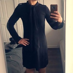 Knit dress with front cravate and back button